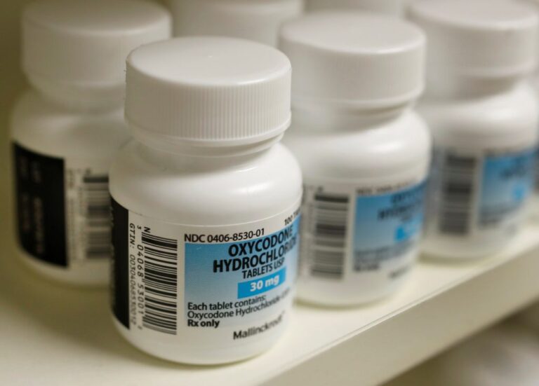 Oxycodone_opioids_RTS13X5X-1024x734-1